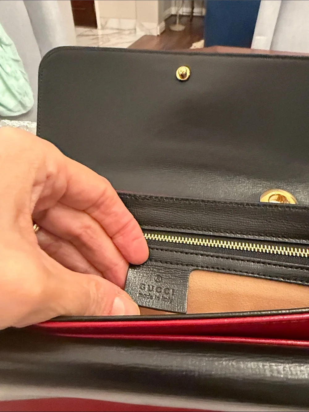 Gucci Red Leather Shoulder Bag with Gold Chain - Picture 5 of 13